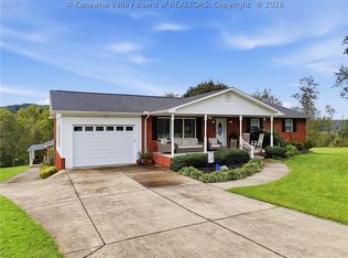 121 Naomi Ct, Milton, WV 25541