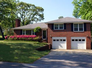 5801 Lakeview Dr, Hanahan, SC 29410