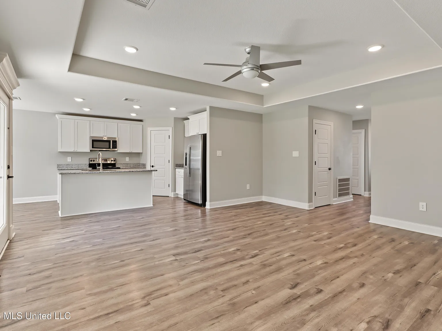 3 bed, 2.0 bath, 1348 sqft, $1,700 — Photo 3
