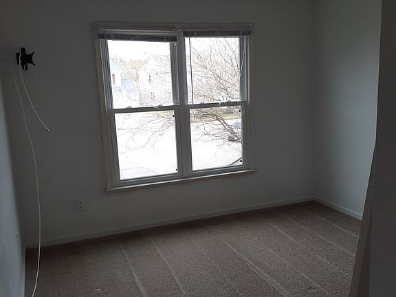 3rd image of 1009 Kenelm Ct