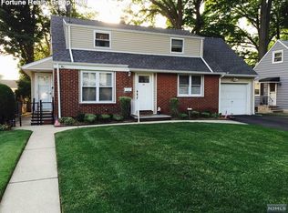 113 Clinton Park Dr, Bergenfield, NJ 07621