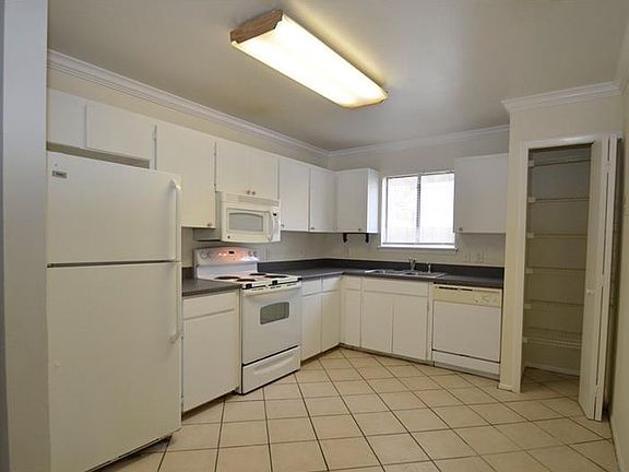 5th image of 1106 Elm Ave