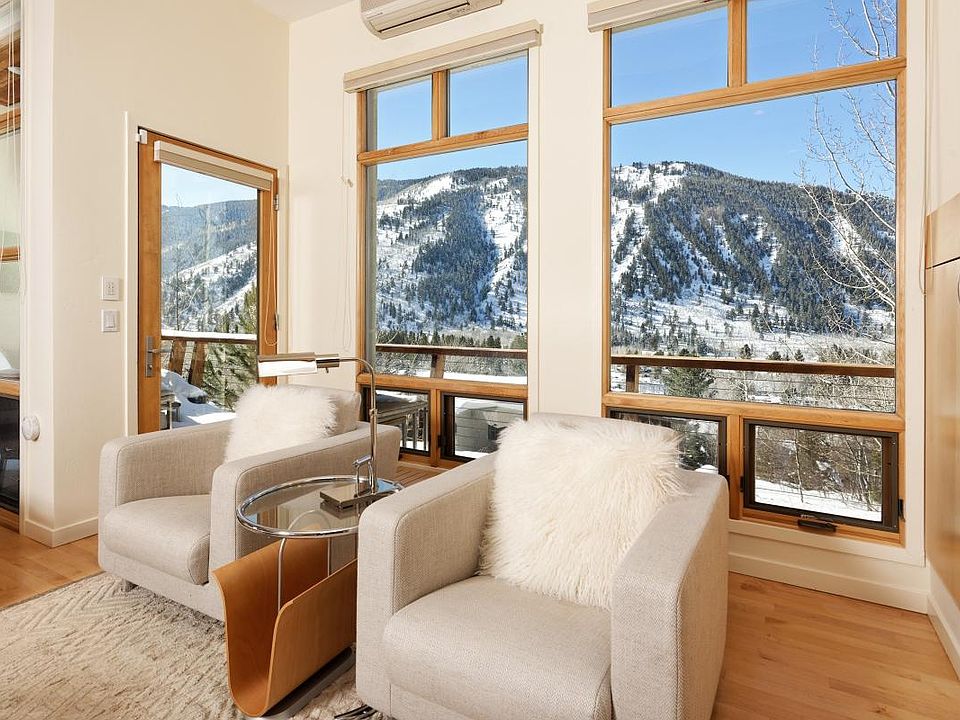 Living room with view of Aspen Mtn