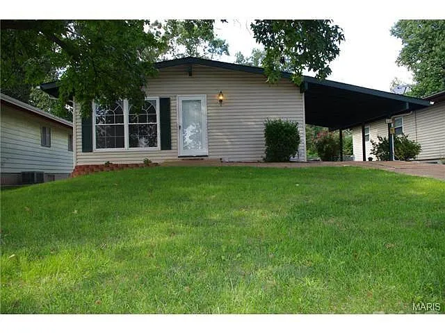 437 Saint Lawrence Dr photo 1