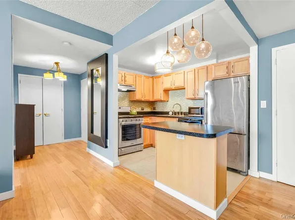 3044 Third Avenue image 1 of 14