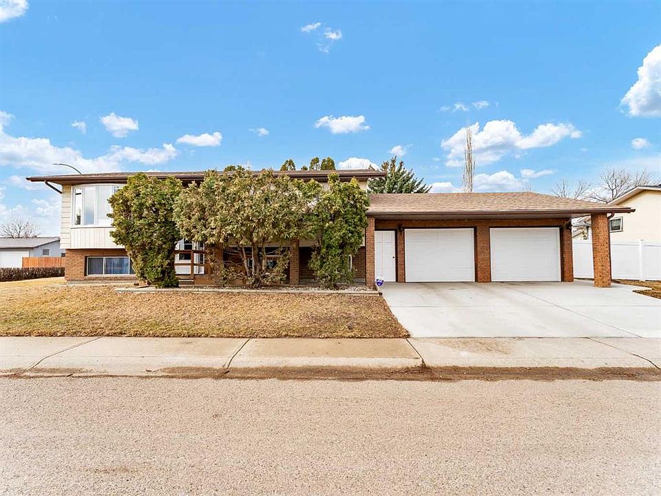 1st image of 2 E Rae Cres SE