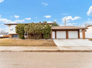 2 E Rae Cres SE, Medicine Hat, AB T1B3C1