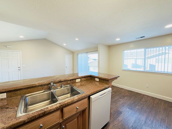 4th image of 1667 Whitwood Ln APT 4