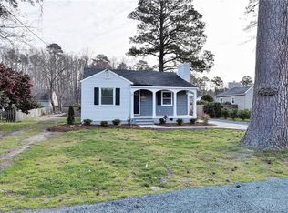 4 Commodore Dr E, Newport News, VA 23601