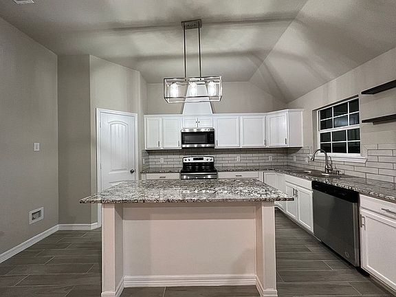 5th image of 2400 San Gabriel Dr