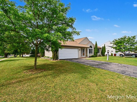 2nd image of 105 Pineview Dr