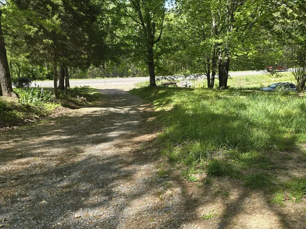21 Lost Ln, Mc Ewen, TN 37101