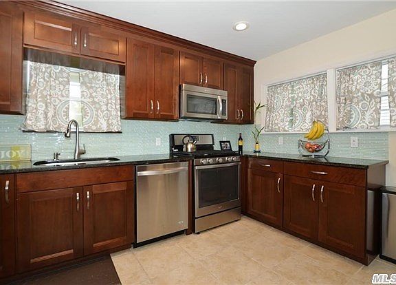 4th image of 27 Janet Dr