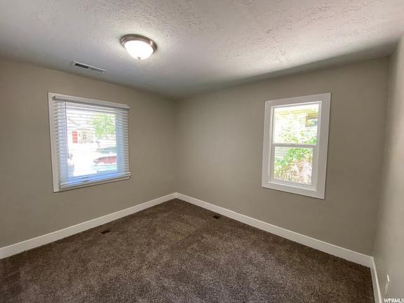 4th image of 141 W Paxton Ave