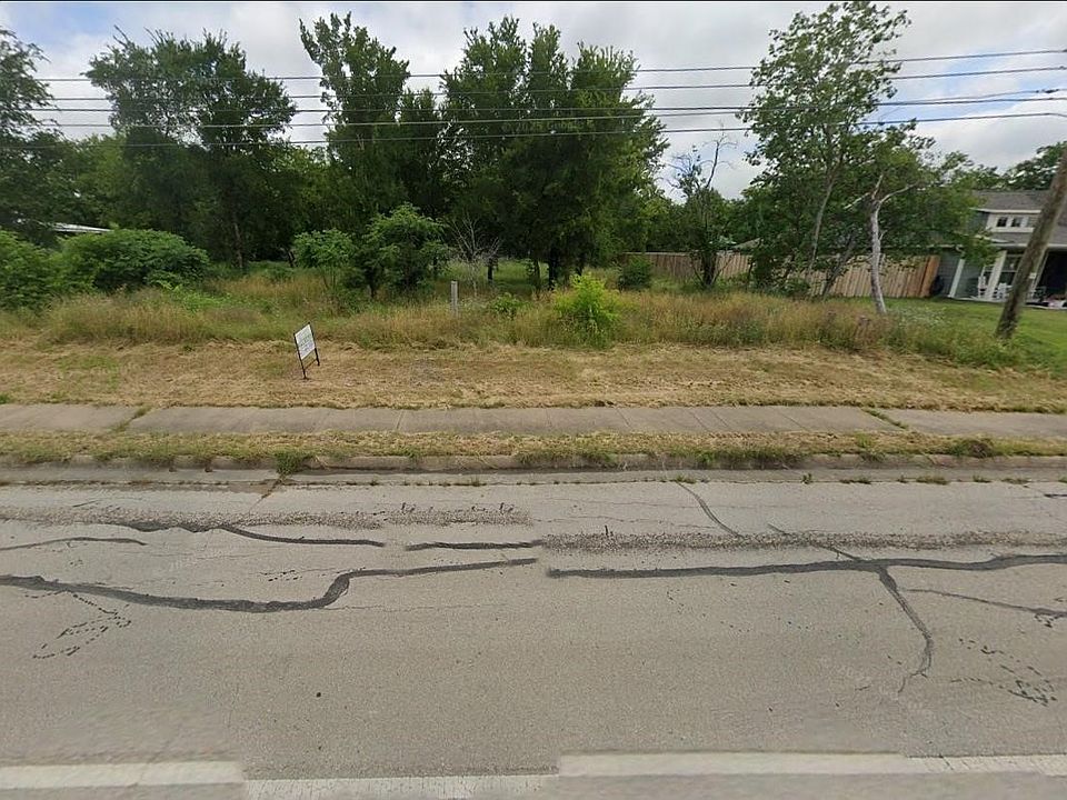 1st image of 703 E Davis Ave
