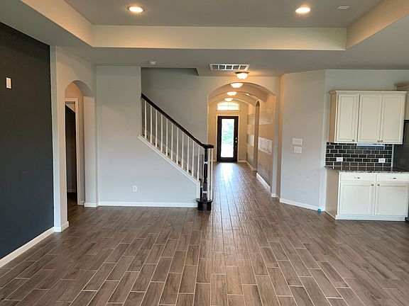 4th image of 338 Oak Creek Way