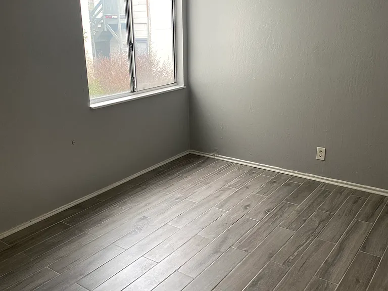 929 Oak St #4 — Photo 5
