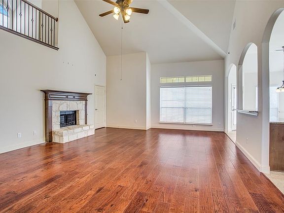 4th image of 3653 Danbury Ln