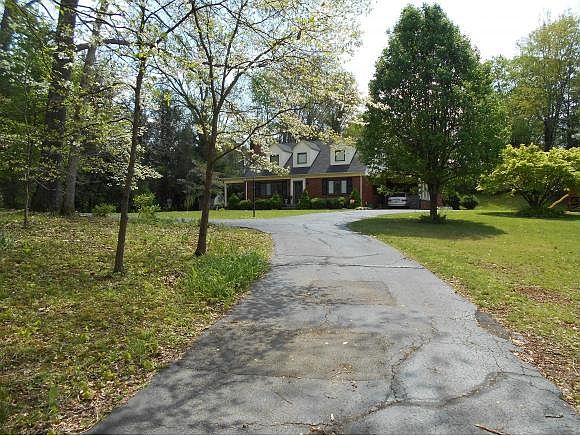 2nd image of 621 Vance Dr