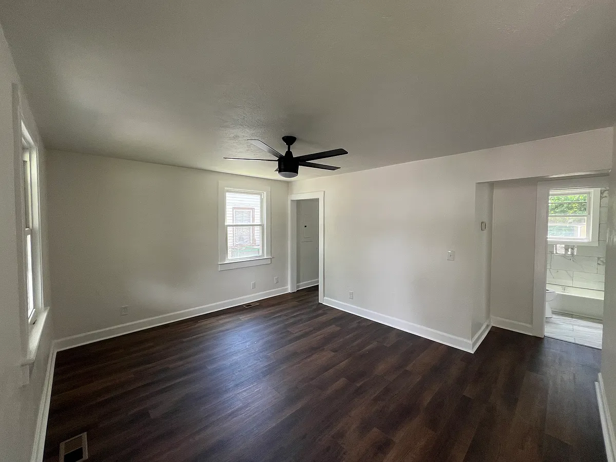 Building Photo - 2805 Parish Ave