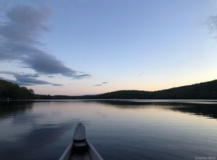 40 Chippewa Rd, Putnam Valley, NY 10579