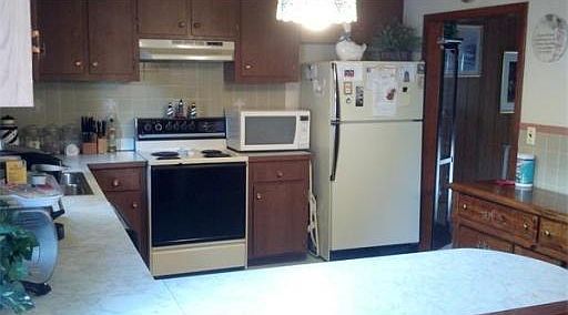 2nd image of 117 Leroy Ave