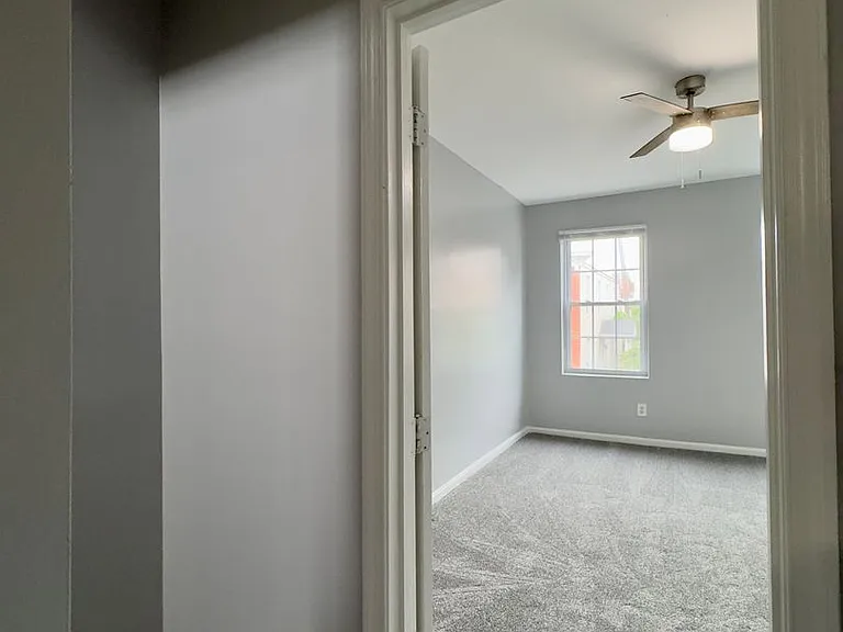 104 E Clement St — Photo 23