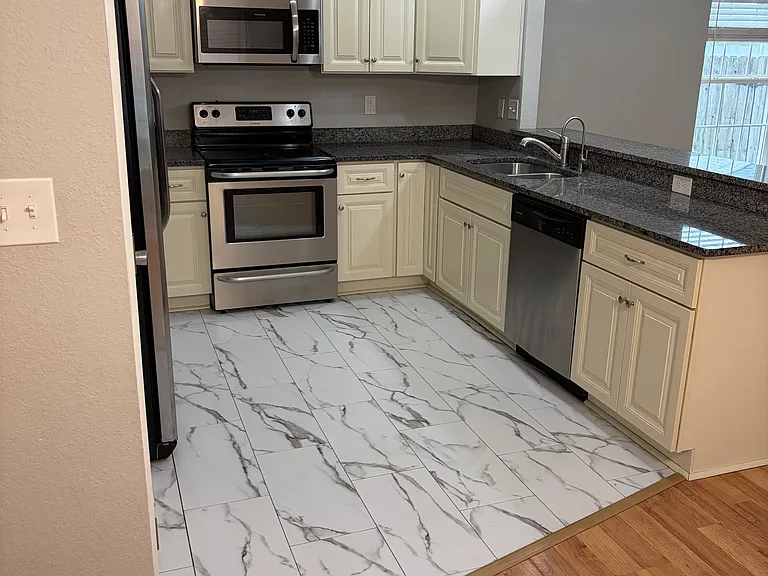 920 Douglas Ave — Photo 21