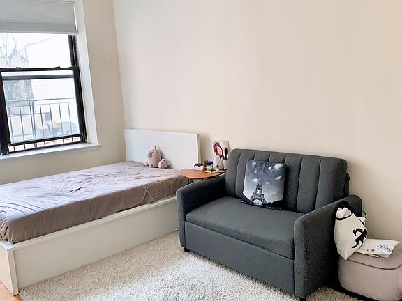 3rd image of 308 E 73rd St APT 3C
