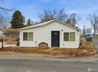 306 E 5th Avenue, Warden, WA