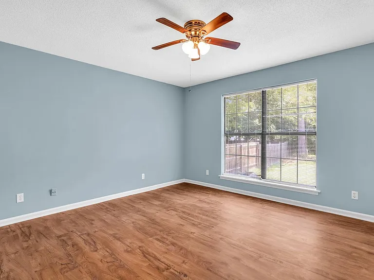 120 Stockbridge Dr — Photo 18