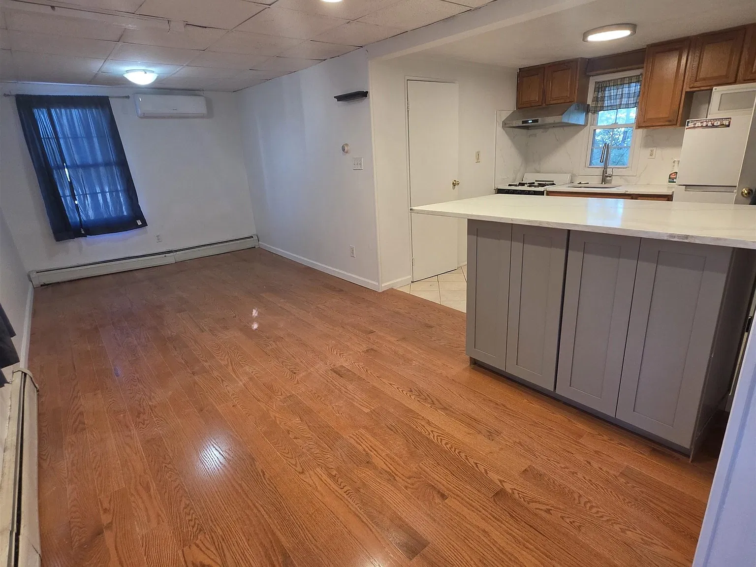 2 bed, 1.0 bath, $1,900 — Photo 3