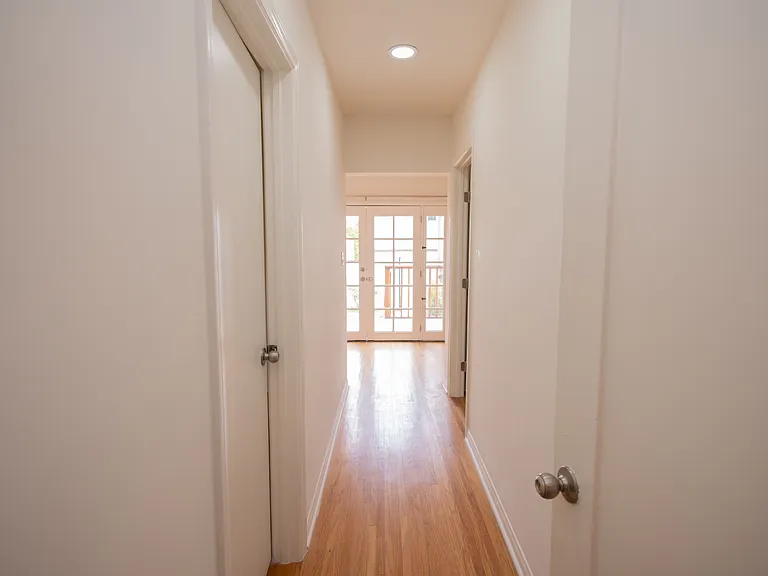 446 S La Peer Dr — Photo 9
