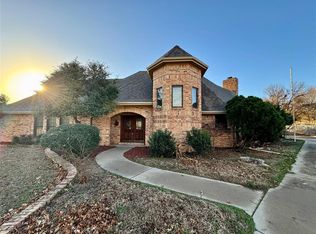 402 Flanders Dr, Chickasha, OK 73018