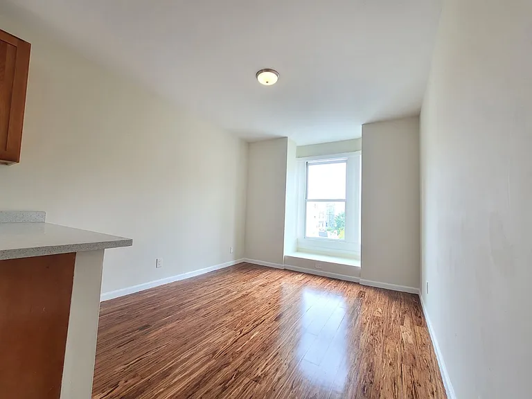 642 Hyde St #5 — Photo 4