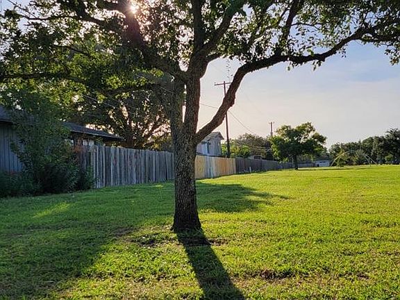 3rd image of 3801 Panama Dr