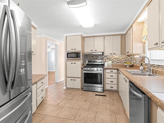 3rd image of 2621 CARPENTER PLACE