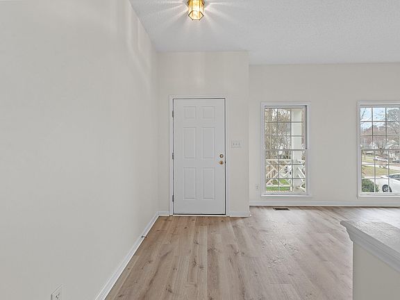 5th image of 1024 Blackpine Ct