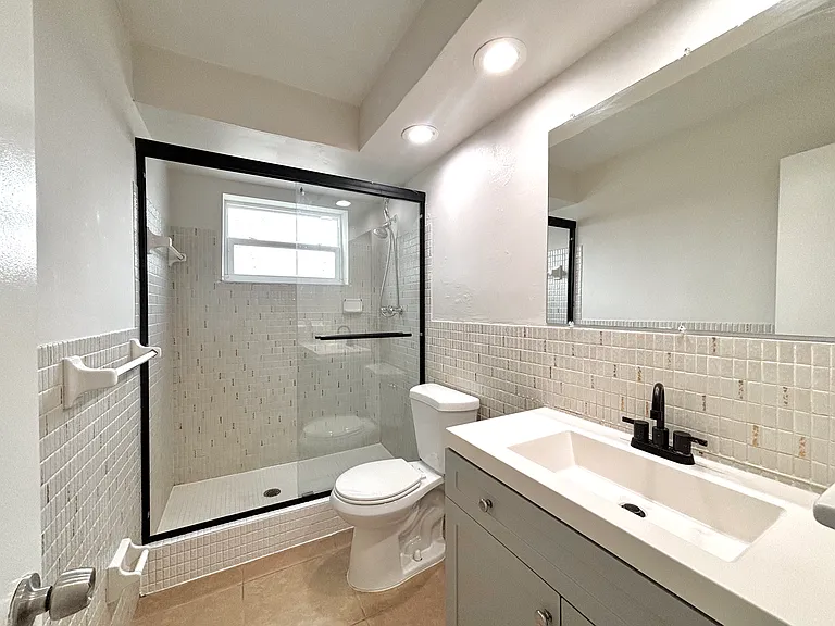 1735 Dewey St #106 — Photo 10