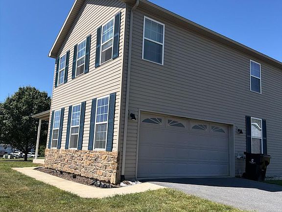 3rd image of 161 Paradise View Dr