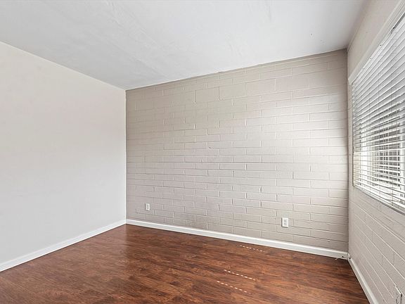 3rd image of 726 E 9th St APT 4
