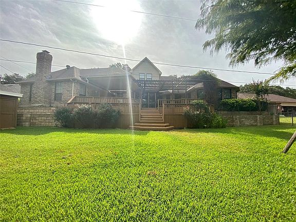3rd image of 3005 Clear Lake Ct