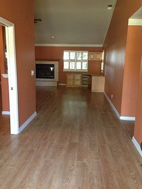 5th image of 613 Bluff Dr