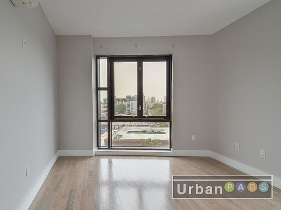 3rd image of 434 Manhattan Ave APT 4A