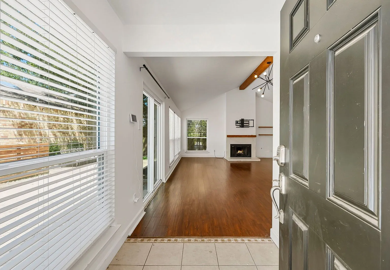 3 bed, 2.5 bath, 1655 sqft, $2,749 — Photo 4