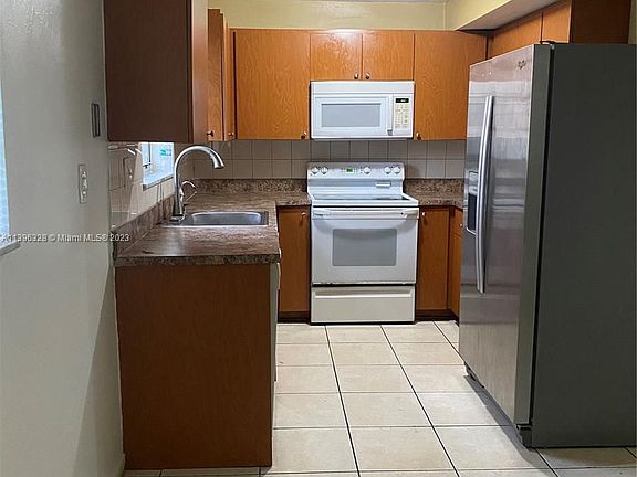 5th image of 11101 Royal Palm Blvd APT 115