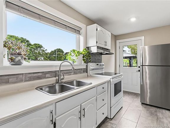 5th image of 325 Salisbury Rd
