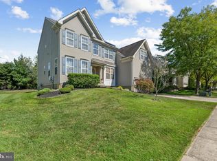 16 Ridgewood Dr, Bordentown, NJ 08505