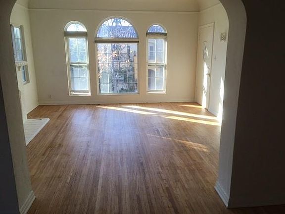 2nd image of 438 1/2 N Orange Grove Ave