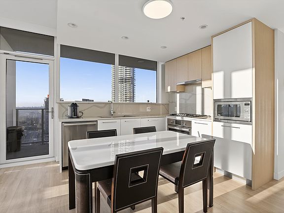 5th image of 567 Clarke Rd #1609